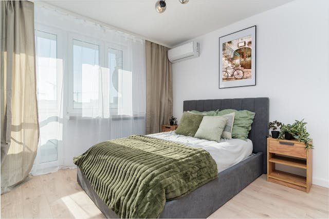 Small bedroom decorating